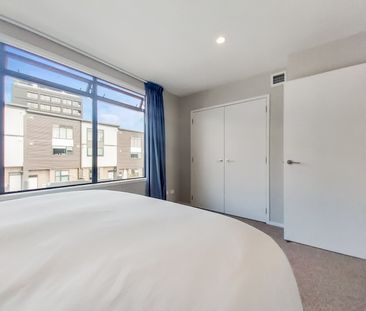 Eden Terrace Townhouse with two carparks! - Photo 5