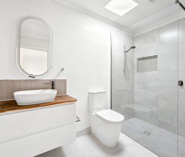 Stylish Family Living in a Prime Hamlyn Heights Location - Photo 4