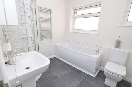 Old Farm Road East, Sidcup, DA15 - Photo 4