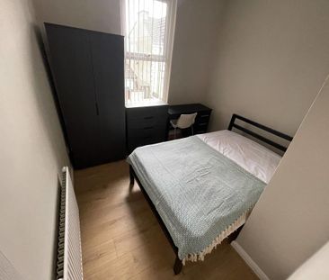 4 bedroom end of terrace house to rent - Photo 3