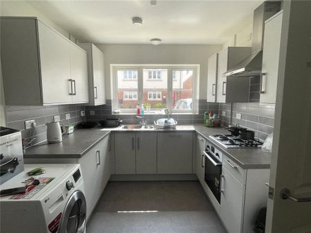 3 bedroom semi-detached house to rent - Photo 4