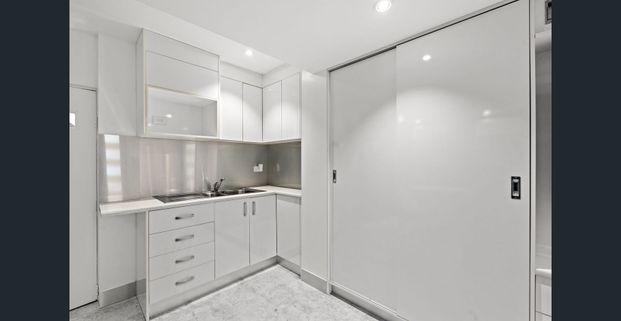 Furnished Studio With Water, Electricity And Internet Included - Photo 1