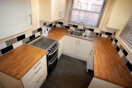 2 bedroom mid-terrace to rent Larges Street, Derby - Photo 2