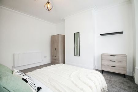 BILLS INCLUDED -Cardigan Road, Hyde Park, Leeds, LS6 - Photo 2