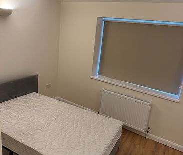 1 Bed Flat, Verney Road, SE16 - Photo 2