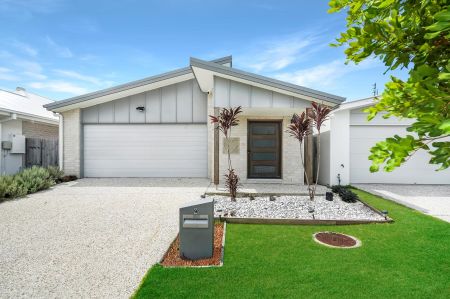 9 Chestnut Crescent, Caloundra West QLD 4551 - House For Rent | Domain - Photo 5