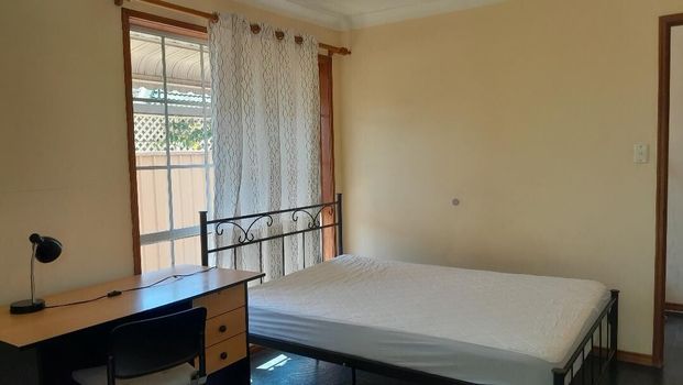 Coopers Plains - Photo 1