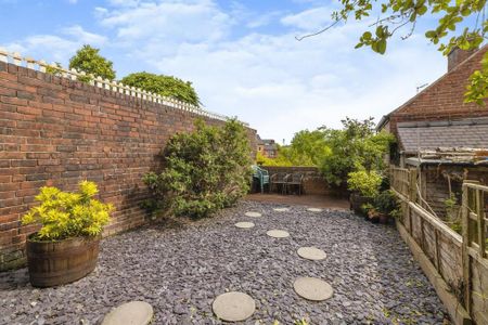 3 bedroom terraced house to rent - Photo 2