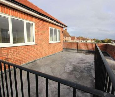 Eastwood Road North, Leigh-on-sea, Essex, SS9 - Photo 2