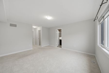 For Lease - 147 Landolfi Way, Bradford West Gwillimbury, Ontario - Photo 5