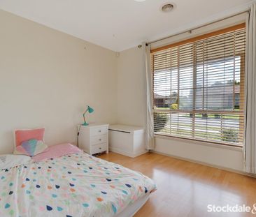 Neat & Comfortable Family Home in a Great Craigieburn Location! - Photo 5