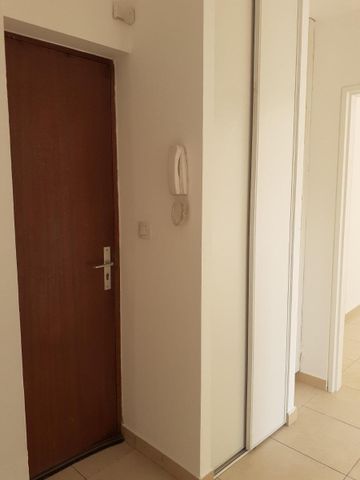 Location Appartement 2 pièces 50m² DRAGUIGNAN 83300 - Photo 2