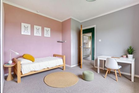 3 bedroom semi-detached bungalow to rent - Photo 5