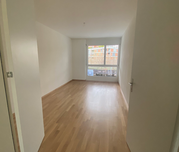 Schöne Wohnung mit Gartensitzplatz - Photo 5