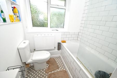 Newton Close, Slough, Berkshire,SL3 - Photo 5