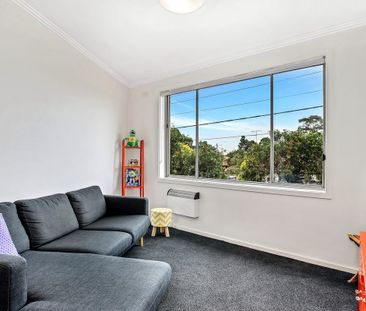 Peaceful One-Bedroom Apartment with Greenery Views - Photo 1