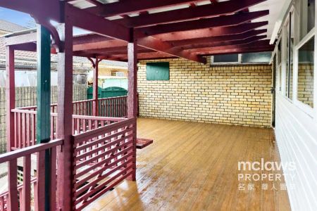 “Stunning Family Home in Baulkham Hills!” - Photo 3