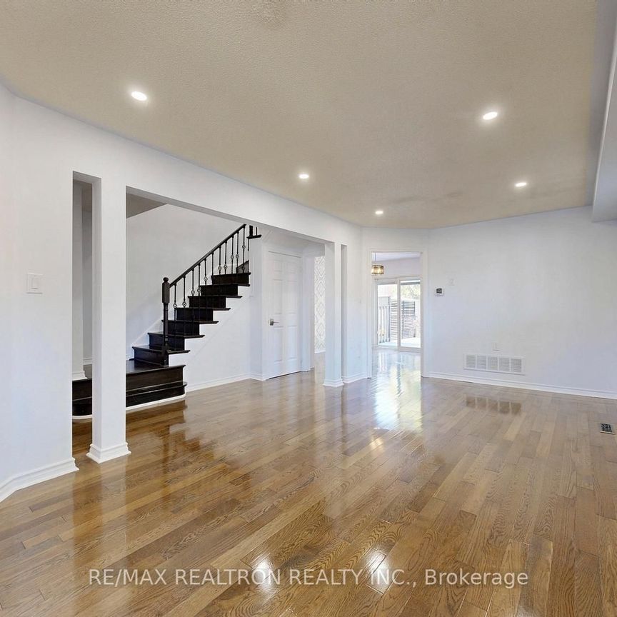 For Lease - 558 Willowick Drive, Newmarket, Ontario - Photo 1