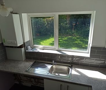 Chalfont Court, West Park, LS16 - Photo 5
