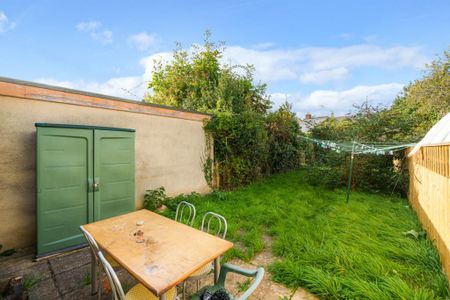 4 bedroom terraced house to rent - Photo 2