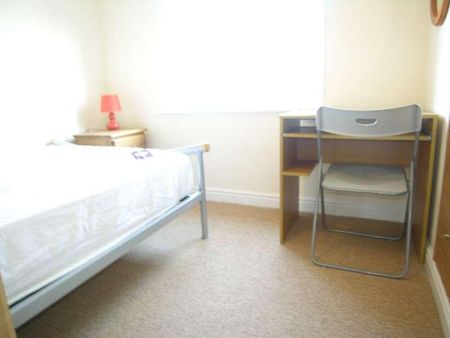 Bedroom Detached House In Winton, BH9 - Photo 3