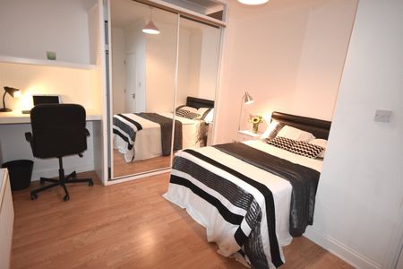 Room in a Shared House, Burgess Road, SO16 - Photo 2