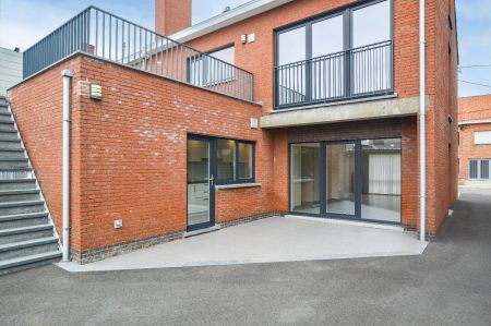 Gelijkvloers appartement met 2 slpks en 2 garages in centrum Eernegem - Photo 4