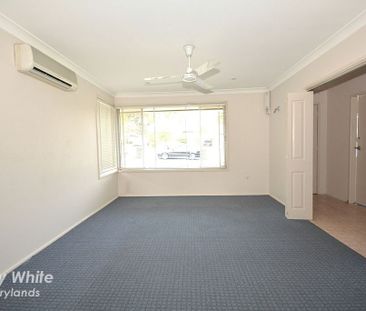 3 BEDROOM FAMILY HOME - Photo 1
