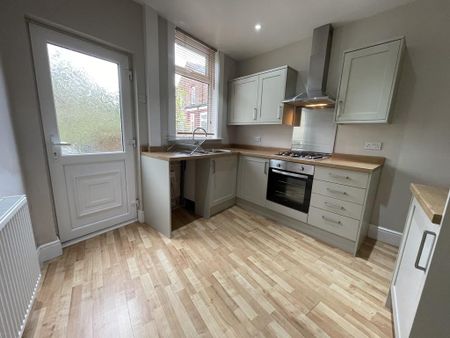 2 bedroom end of terrace house to rent - Photo 4