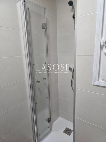 52m² Penthouse to rent in Camp d en Grassot i Gràcia Nova, Barcelona - Photo 2