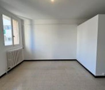 Appartement à louer 3 pièces • Salon-de-Provence - Photo 2