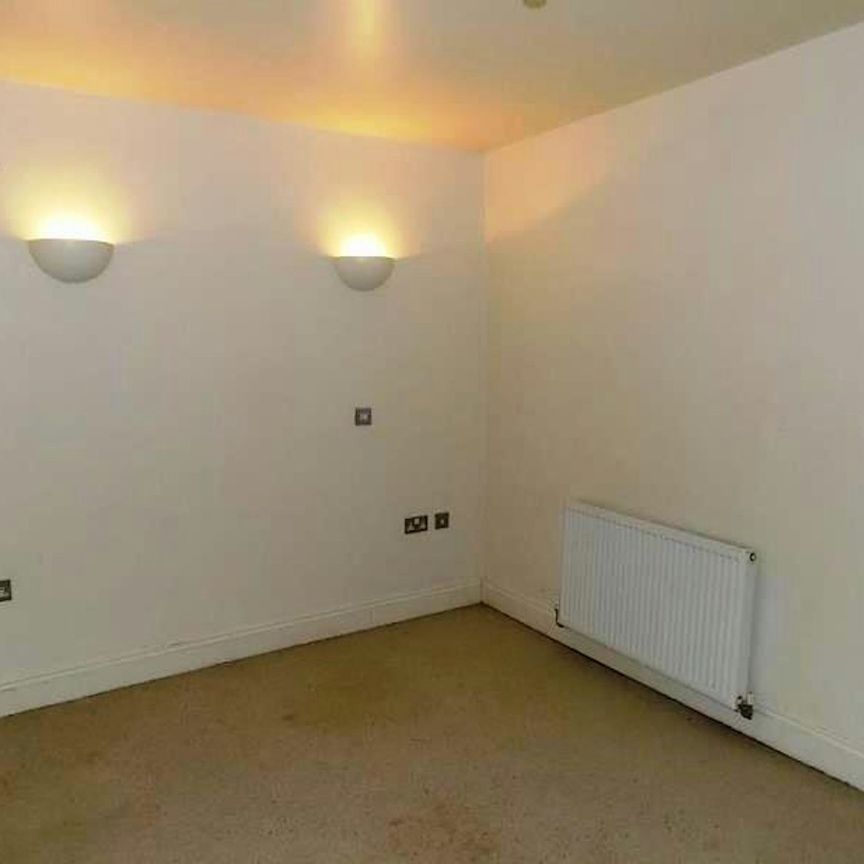 Flat to rent on - Photo 1