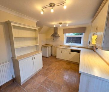 3 bedroom semi-detached house to rent - Photo 4