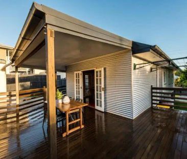 “Beautiful Home, 4 Bay Garage!” - Photo 2