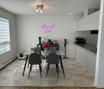 Grand 4 1/2 style condo à louer - Photo 1