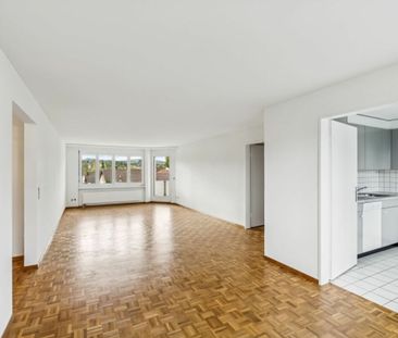 4.5-Zimmer-Wohnung mit Balkon an ruhiger Lage - Photo 1