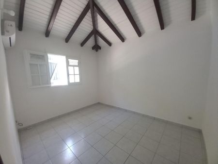 Location Appartement 3 pièces 70m² LE GOSIER 97190 - Photo 2