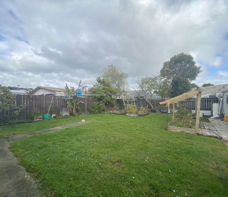 Fenced Family Home, Papakura - Photo 4