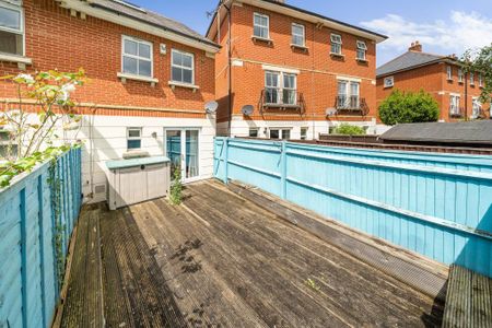 3 bedroom end of terrace house to rent - Photo 4