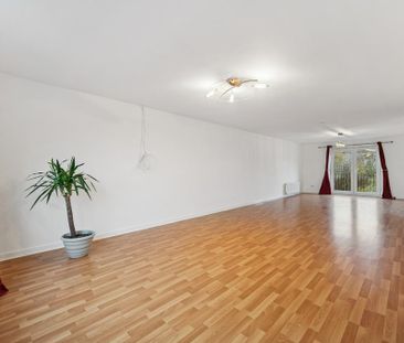 3 bedroom flat to rent - Photo 1