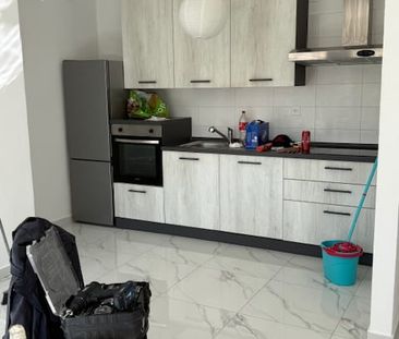 Luminoso appartamento di 2 locali con balcone e vista panoramica a ... - Foto 2