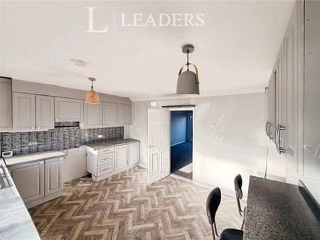 3 bedroom house to rent Sycamore Way, Clacton-On-Sea, CO15 - Photo 5