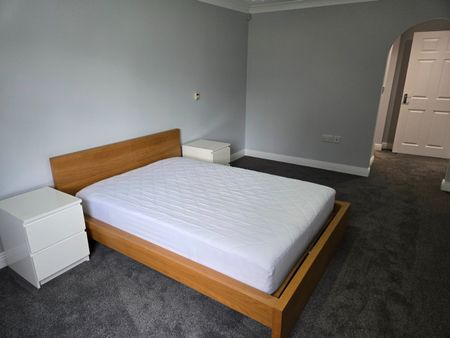 2 Bed Flat, Carmelite Drive, RG30 - Photo 4