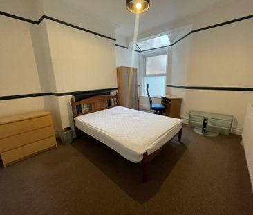 Penny Lane, Liverpool, L18 - Photo 3