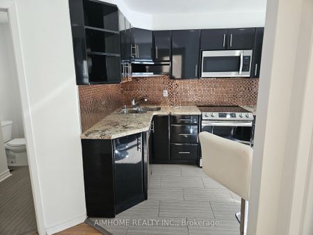 Detached Home For Lease | W8097932 - Photo 5