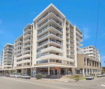 Stylish Sixth-Floor Apartment in Prime Location - Photo 1