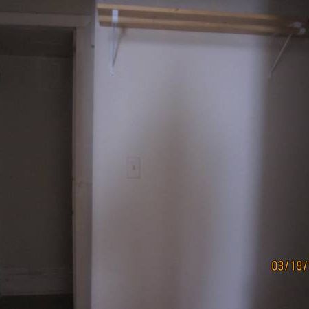 one -bedroom apt downtown with fenced yard ava now - Photo 4