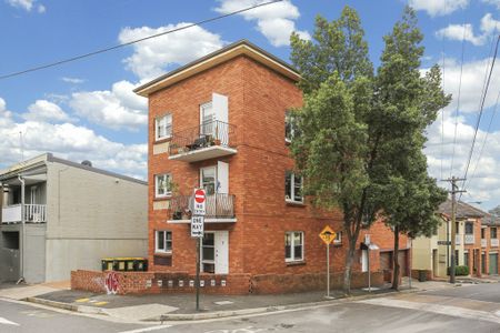 Charming Studio Apartment in the Heart of Erskineville - Photo 2