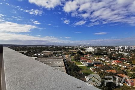 Exclusive Penthouse Apartment, Spectacular Views, Riverbank Location!! - Photo 2