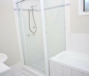 AFFORDABLE LIVING IN CARRARA DUPLEX - Photo 4